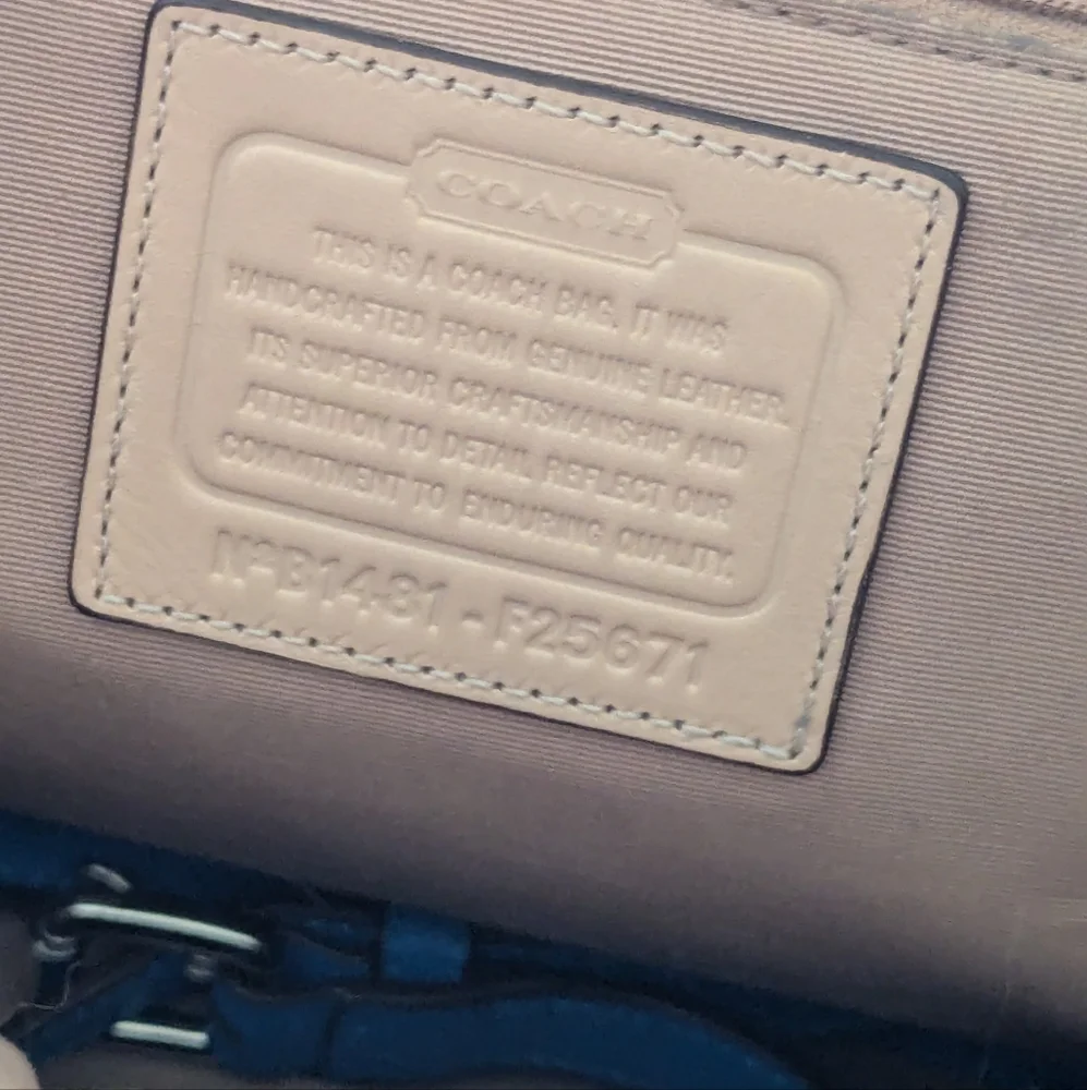 Coach Bright Blue w strap - Picture 3 of 3
